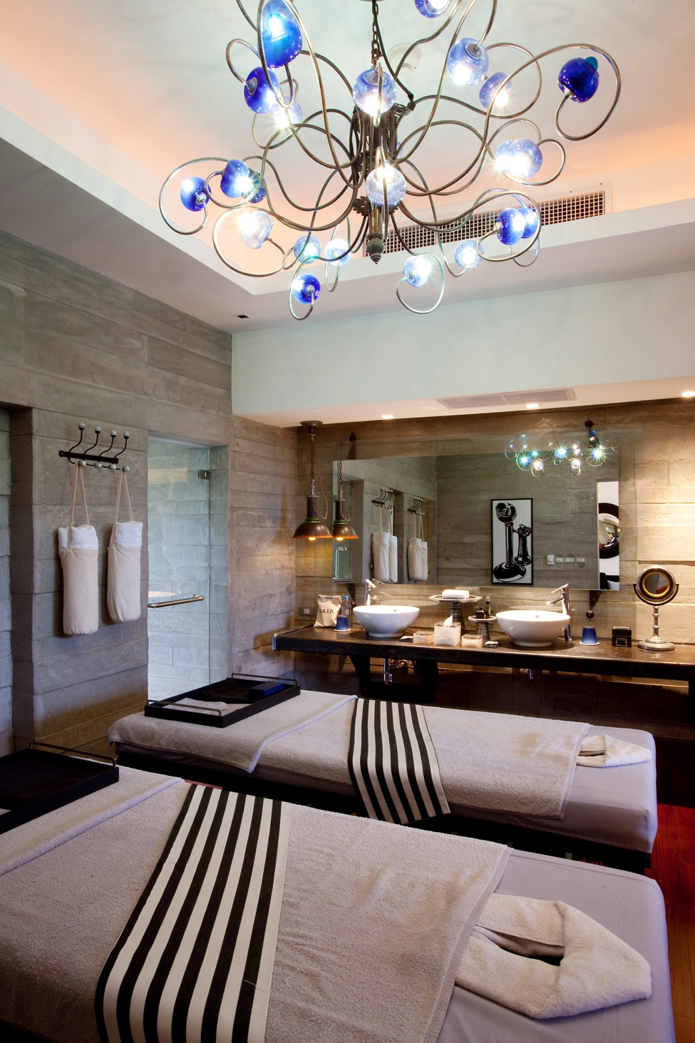 0.8mm厚防火貼面板應用