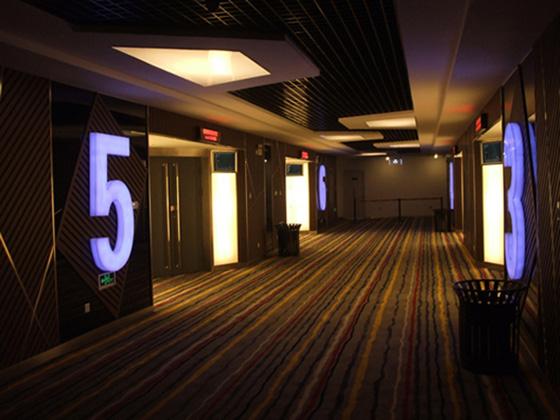 使用格林雅防火板裝修的萬達影院過道 使用格林雅防火板裝修的萬達影院過道