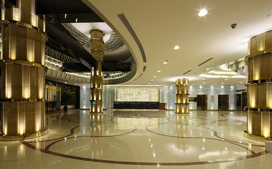 使用格林雅防火板裝修的靜雅海鮮高檔餐廳大廳 使用格林雅防火板裝修的靜雅海鮮高檔餐廳大廳