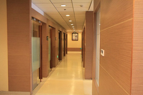 采用格林雅防火板裝修的廈門長庚醫(yī)院走道 采用格林雅防火板裝修的廈門長庚醫(yī)院走道