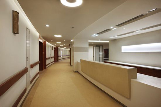 采用格林雅防火板裝修的香港大學(xué)深圳醫(yī)院廊道 采用格林雅防火板裝修的香港大學(xué)深圳醫(yī)院廊道