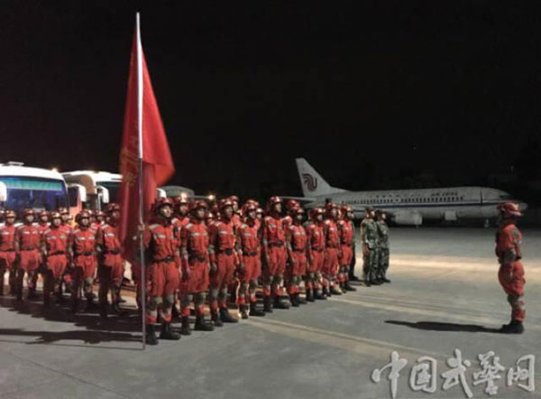 地震后武警出動(dòng) 地震后武警出動(dòng)